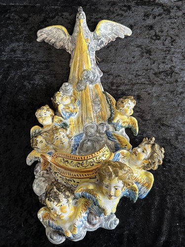 Antica vasca acqua santa